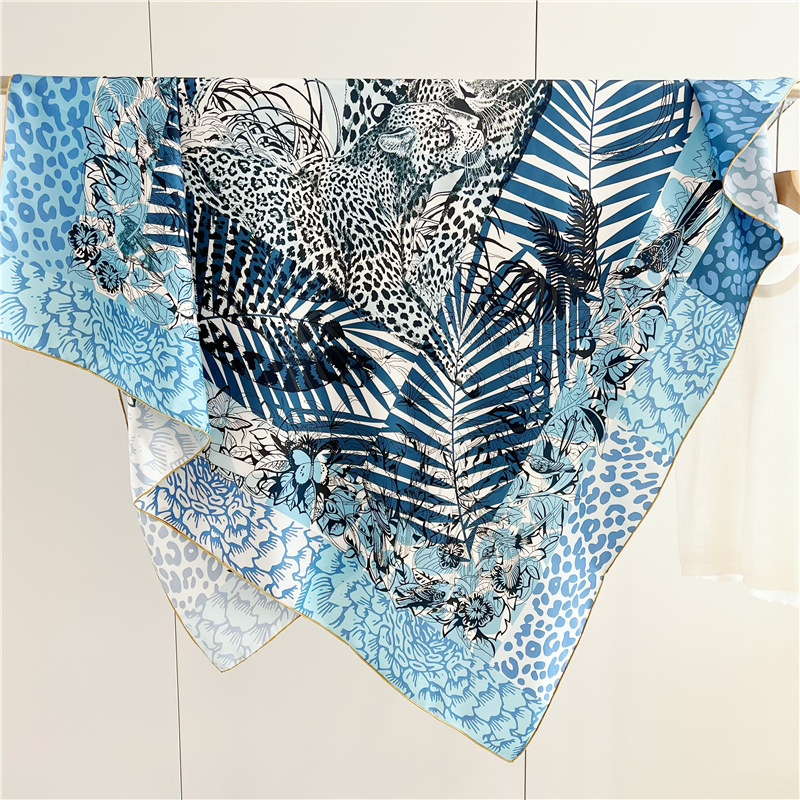 Lion Print Silk Scarf Luxury D - огляд і ціна Travel Accessories Neck