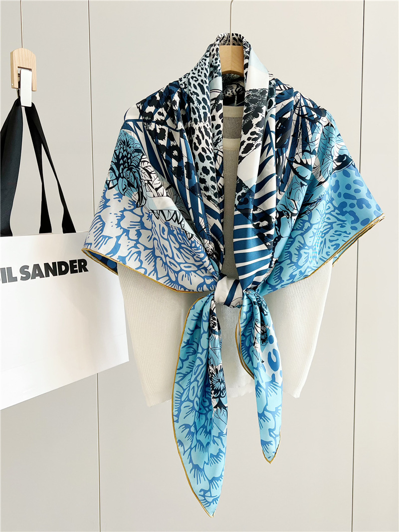Lion Print Silk Scarf Luxury D - огляд і ціна Travel Accessories Neck